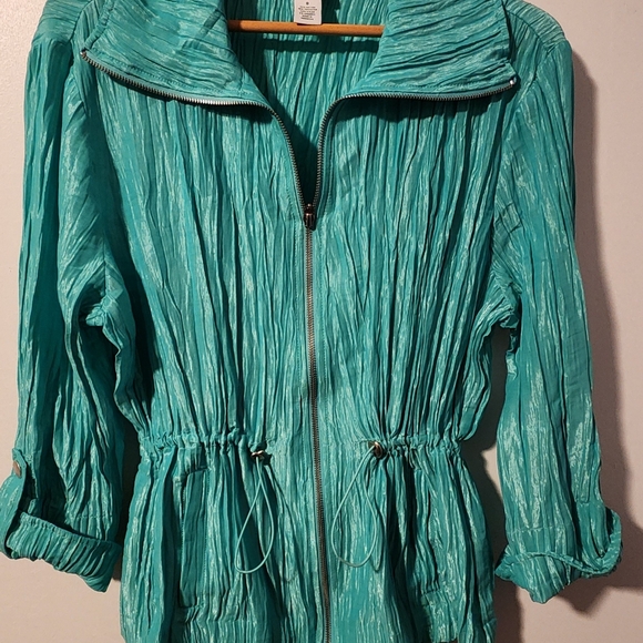 Shimmering green blouse - Picture 2 of 4